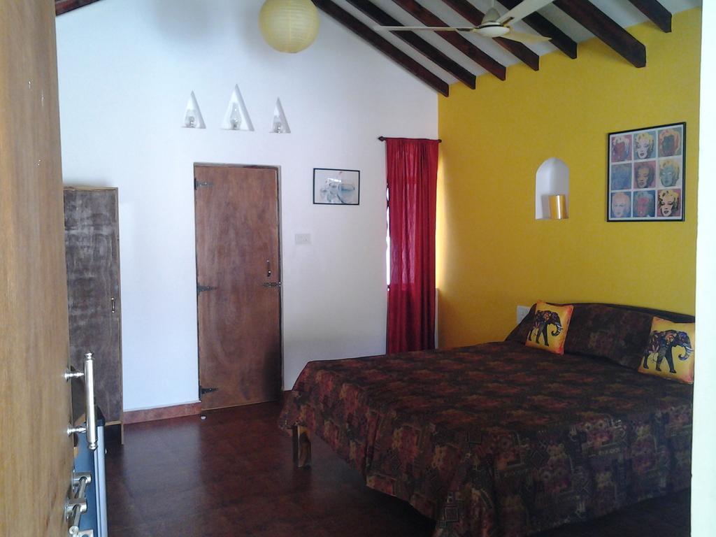 Starco Hotel Anjuna Bagian luar foto