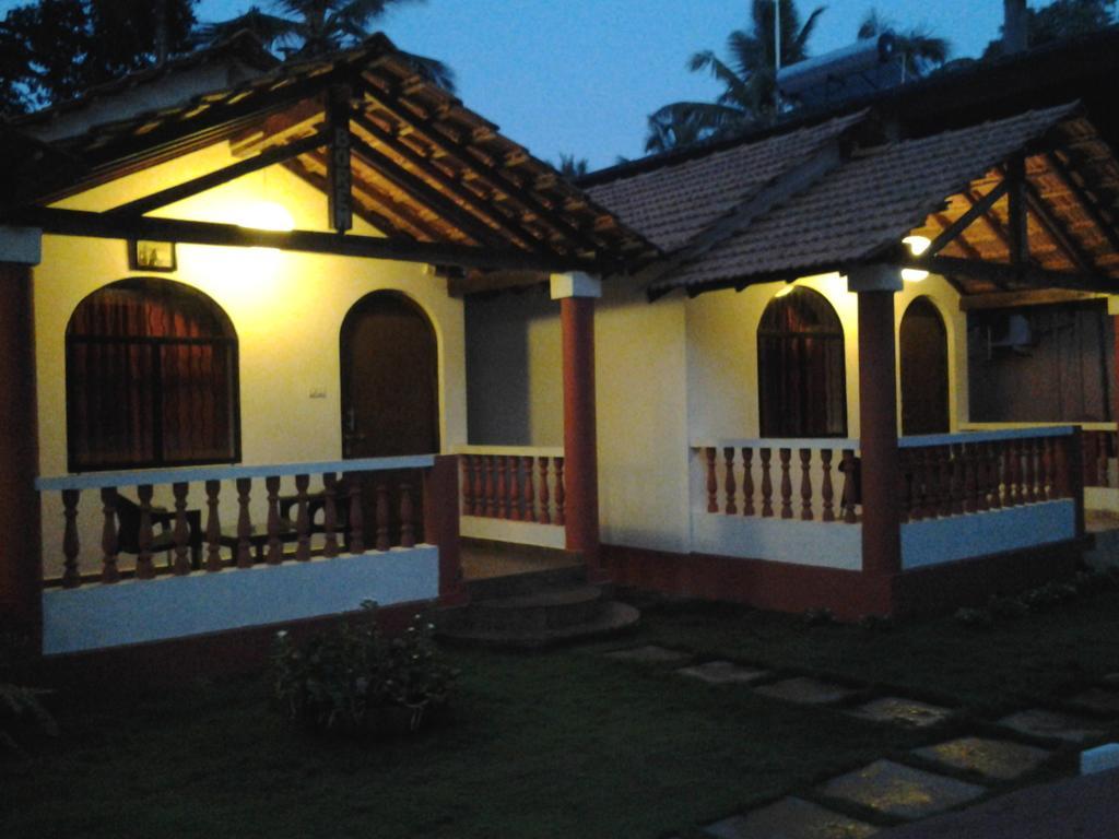 Starco Hotel Anjuna Bagian luar foto