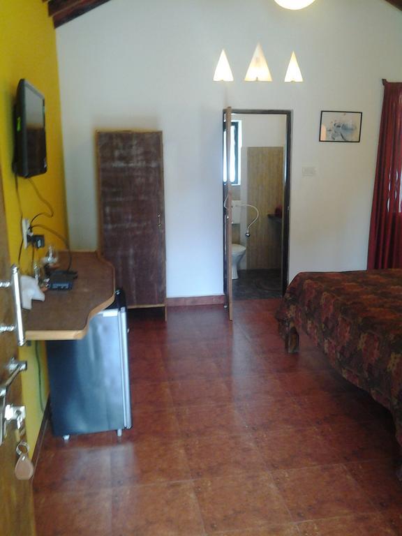 Starco Hotel Anjuna Bagian luar foto